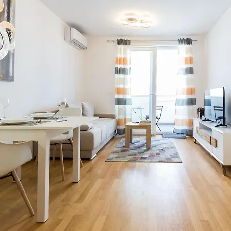 アパート Tanja Modern With Balcony And Parking Garage *