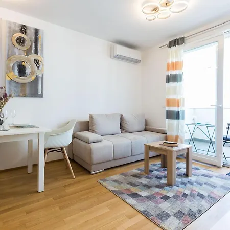 アパート Tanja Modern With Balcony And Parking Garage ザダル