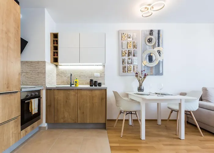 Tanja Modern With Balcony And Parking Garage