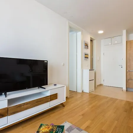 Tanja Modern With Balcony And Parking Garage Apartment Zadar