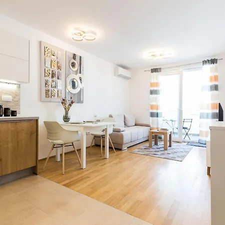 Apartment Tanja Modern With Balcony And Parking Garage