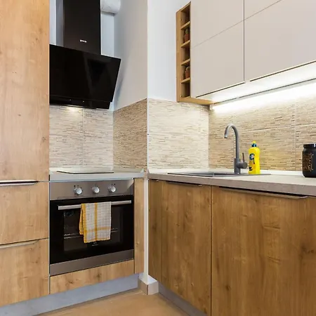 Tanja Modern With Balcony And Parking Garage Apartment *