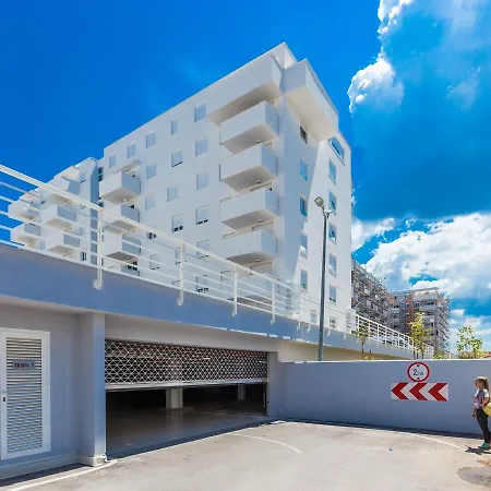 Apartment Tanja Modern With Balcony And Parking Garage