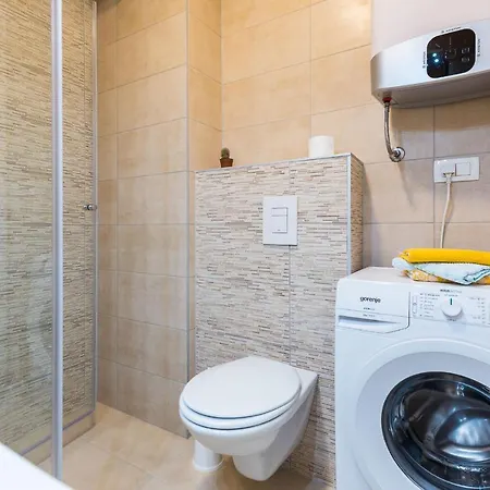 Apartment Tanja Modern With Balcony And Parking Garage