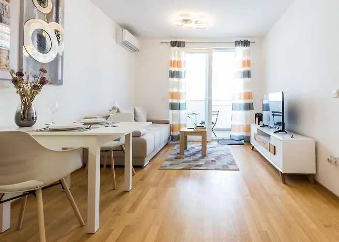 Apartment Tanja Modern With Balcony And Parking Garage *