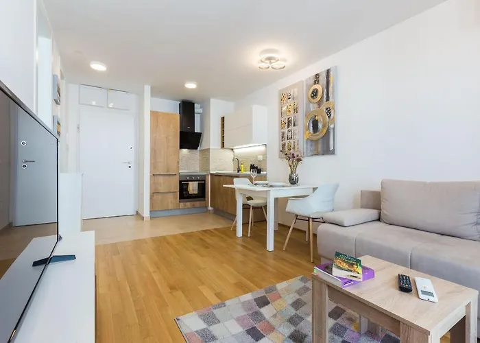 Tanja Modern With Balcony And Parking Garage