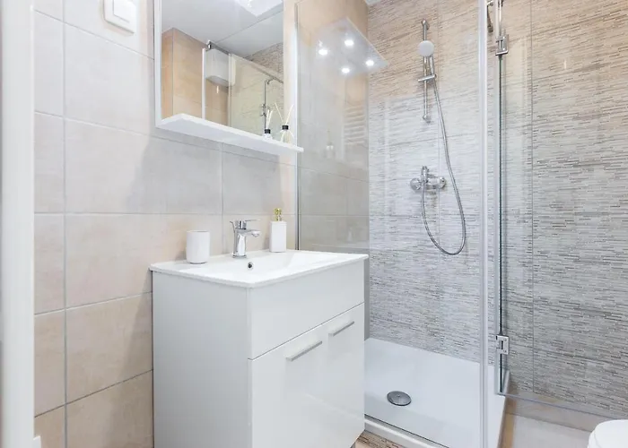 Tanja Modern With Balcony And Parking Garage 公寓 扎达尔