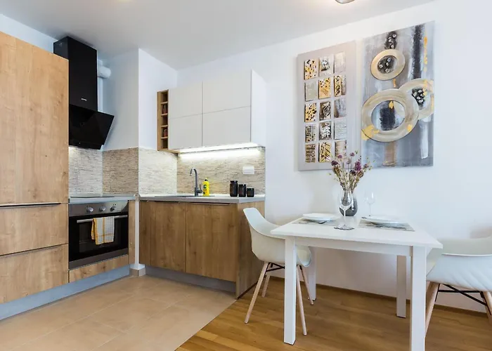 公寓 Tanja Modern With Balcony And Parking Garage