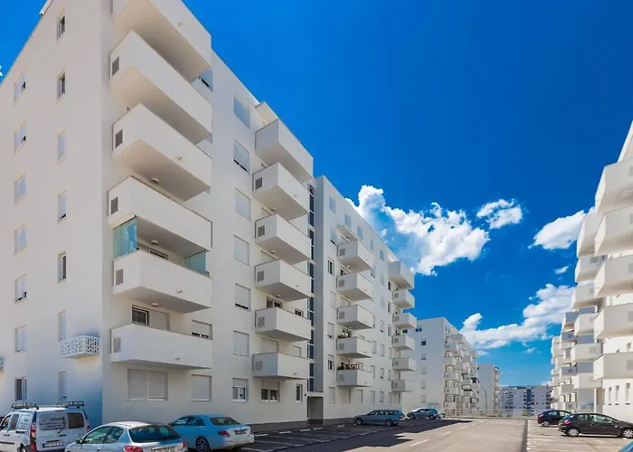 公寓 Tanja Modern With Balcony And Parking Garage