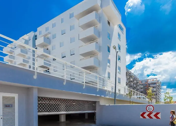 Apartman Tanja Modern With Balcony And Parking Garage