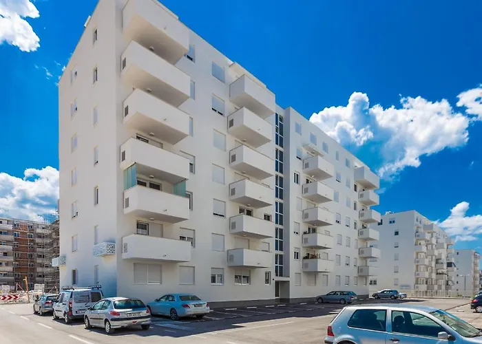 公寓 Tanja Modern With Balcony And Parking Garage